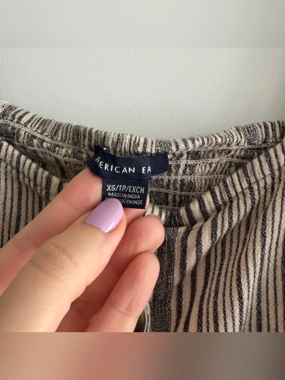 American Eagle Grey & Cream Colored Crop Top